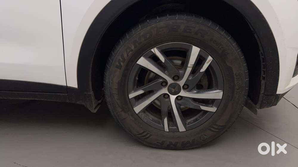 Mahindra Xuv700 2.0 Ax 5 Petrol At Str, 2022, Petrol