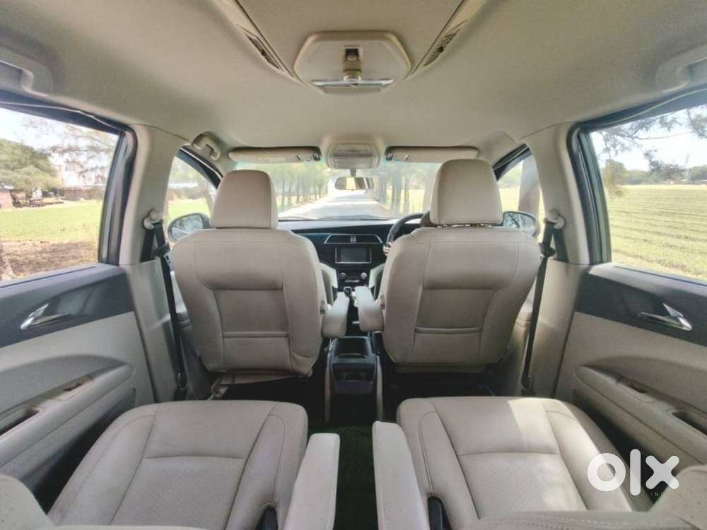 Mahindra Marazzo M8, 2018, Diesel