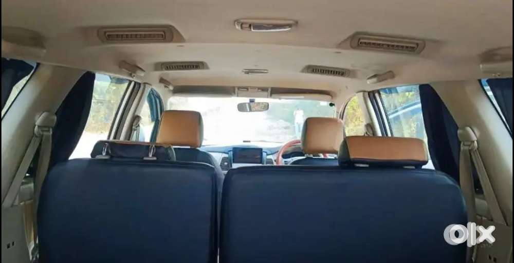Toyota Innova 2.5 V 8 Seater