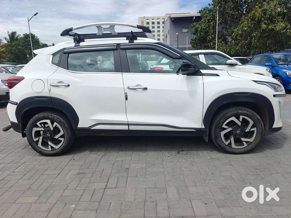 Nissan Magnite 1.0 Xv Premium, 2023, Petrol