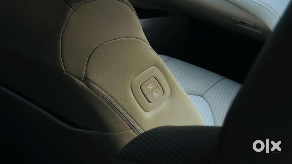 Toyota Camry Hybrid, 2023, Petrol