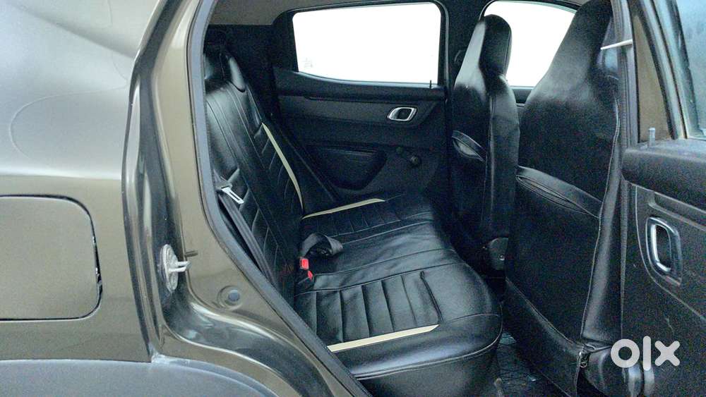 Renault Kwid 2019-ongoing 1.0 Rxt Amt (o), 2018, Petrol