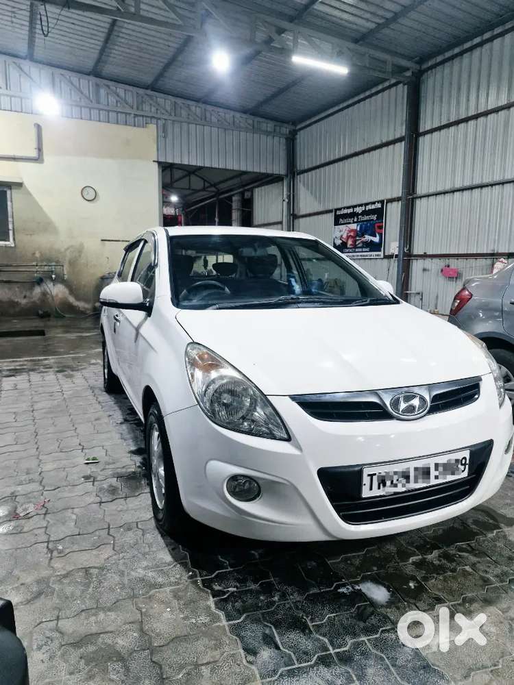 Hyundai I20 Asta Top End Madal Very Low K.m.30000 Only Csr Shroom Cand