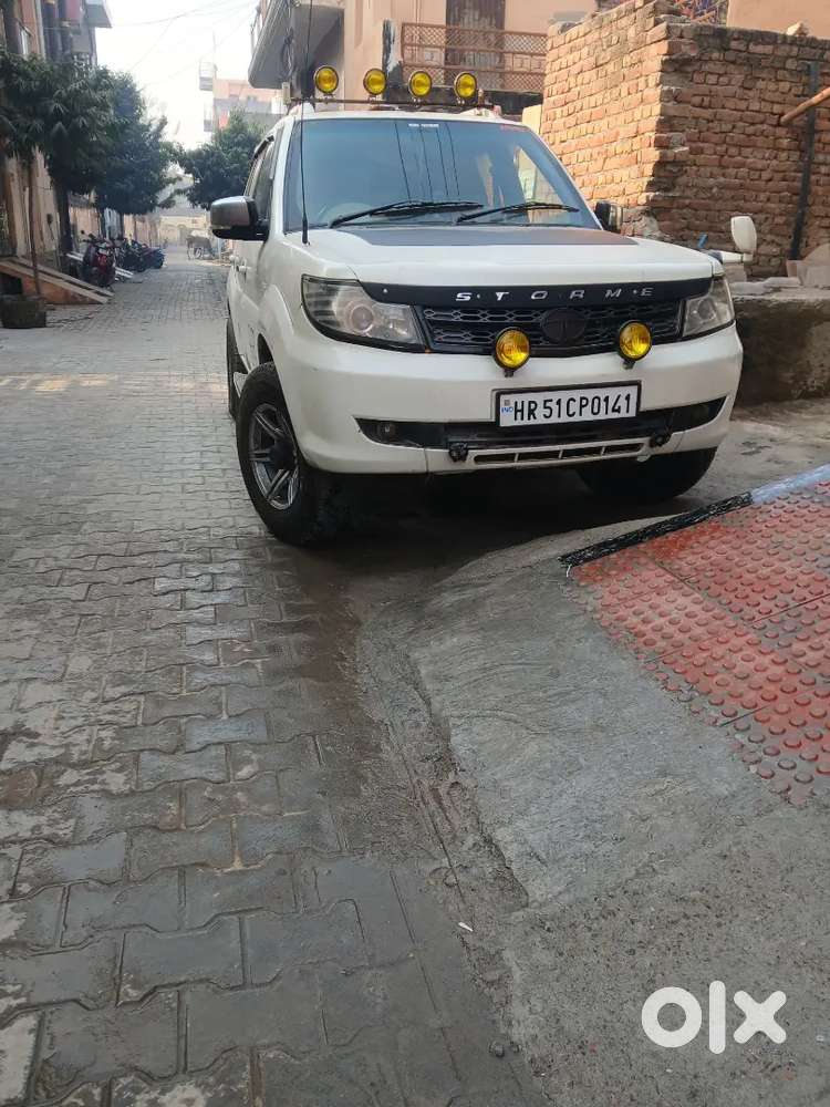 Tata Safari Storme 2015
