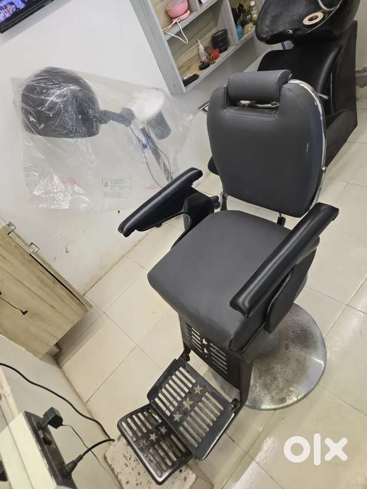 Salon chair
