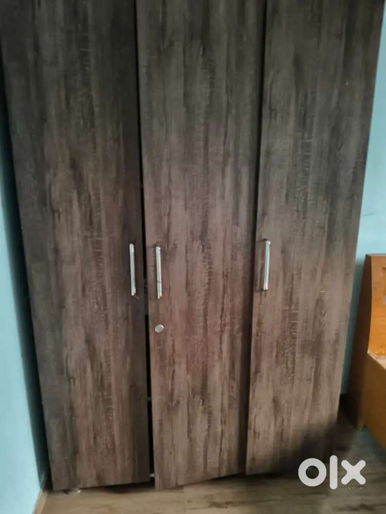 WARDROBE (PURE PLY WITH GOOD CONDITION)