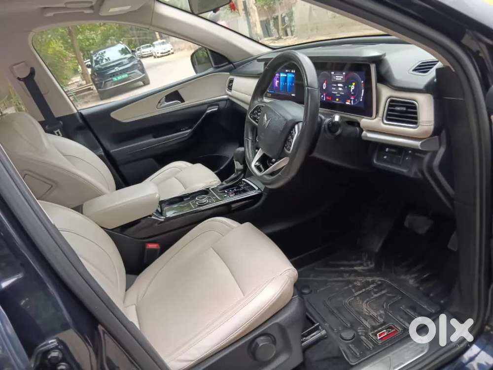 Mahindra Xuv700 2.2 Ax 7 Diesel At Luxury Pack Str, 2022, Diesel