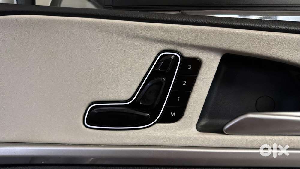 Mahindra Xuv700 2.0 Ax 7 Petrol At Luxury Pack Str, 2022, Petrol