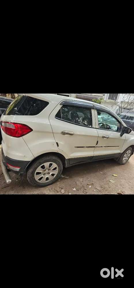 Well Maintained 2018 Ford Ecosport Ambiente Petrol Manual White Color