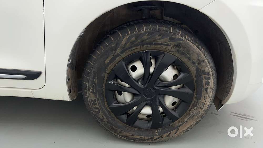 Maruti Suzuki Swift 1.3 Lxi, 2022, Petrol