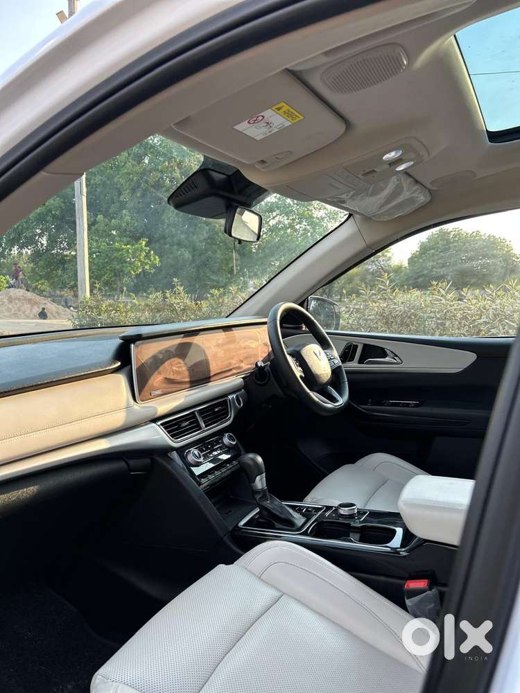 Mahindra Xuv700 2.2 Ax 7 Diesel At Luxury Pack Str, 2025, Diesel