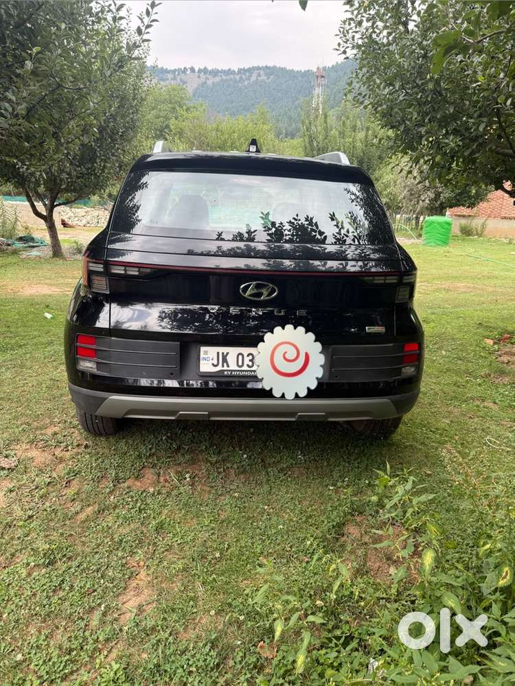 Hyundai Venue 2025 Petrol Well Maintained