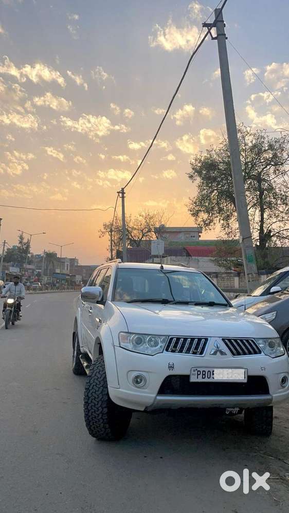 Mitsubishi Pajero Sport 2013 Diesel Well Maintained