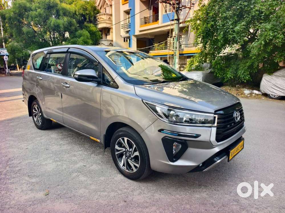 Toyota Innova Crysta 2.4 G Plus Mt 8 Str, 2022, Diesel