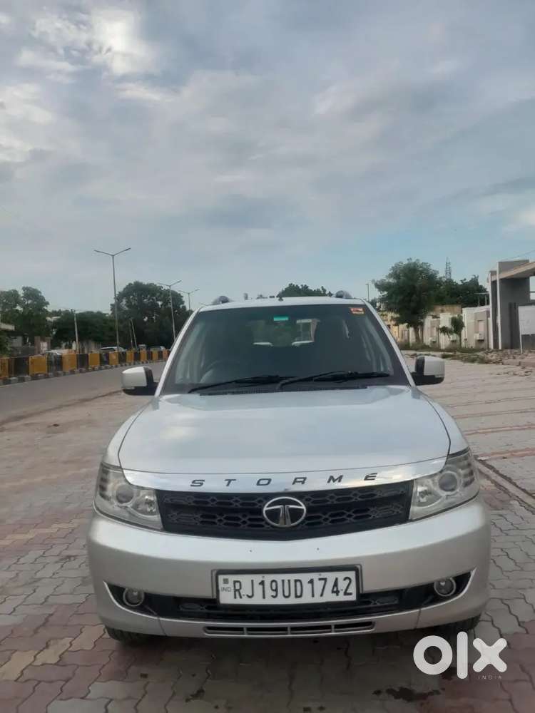 Tata Safari Storme 2015