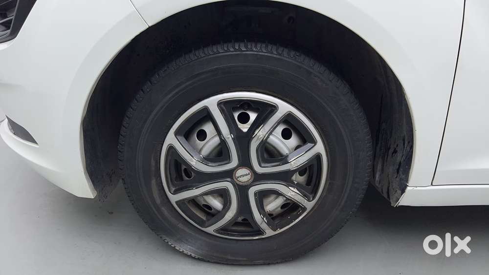 Tata Altroz 1.2 Xe, 2020, Petrol