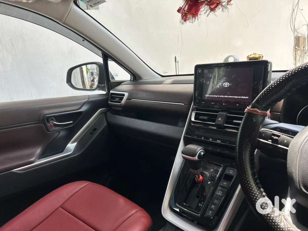 Toyota Innova Hycross 2025