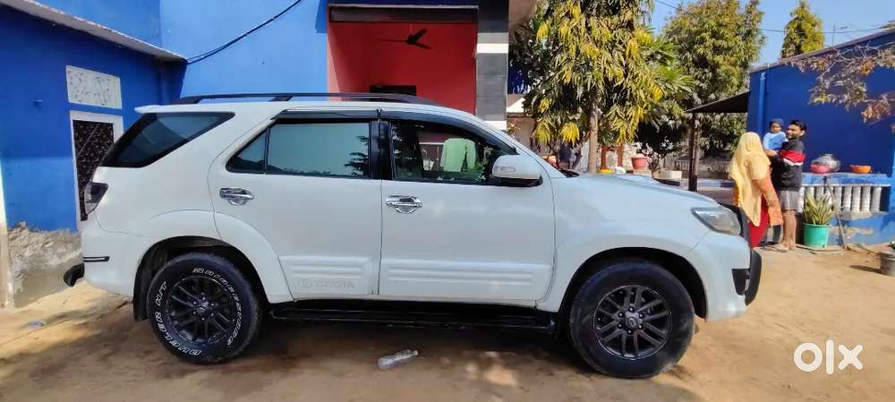 A Well Maintained Excellent Conditoned 4*2/4*4 Fortuner