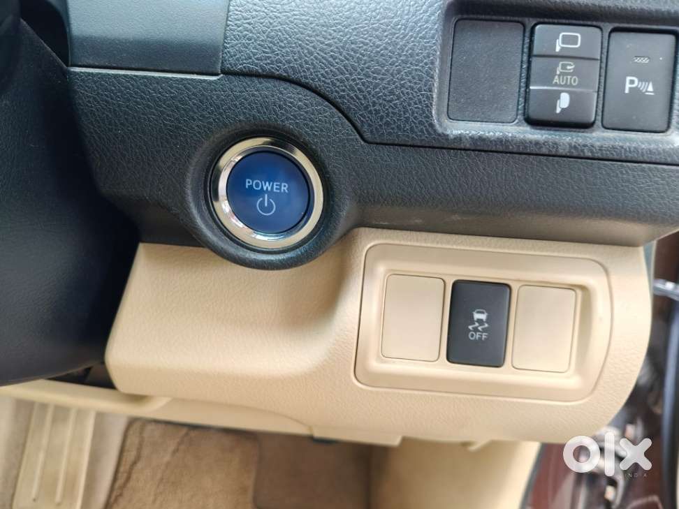 Toyota Camry Hybrid, 2016, Cng & Hybrids