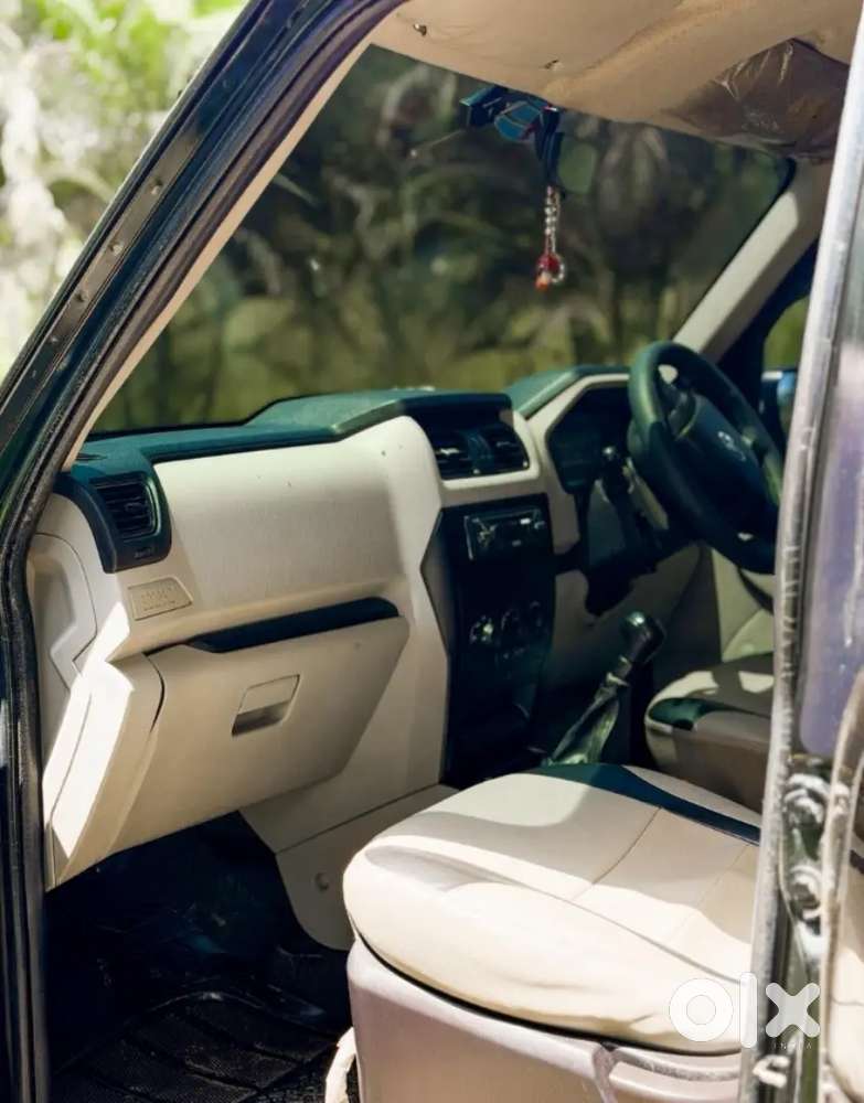 Mahindra S 201 2015