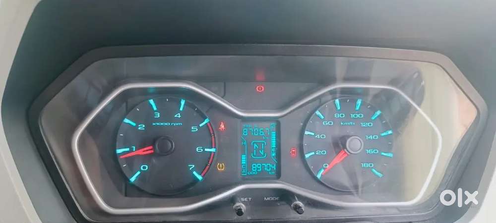 Mahindra Scorpio S11