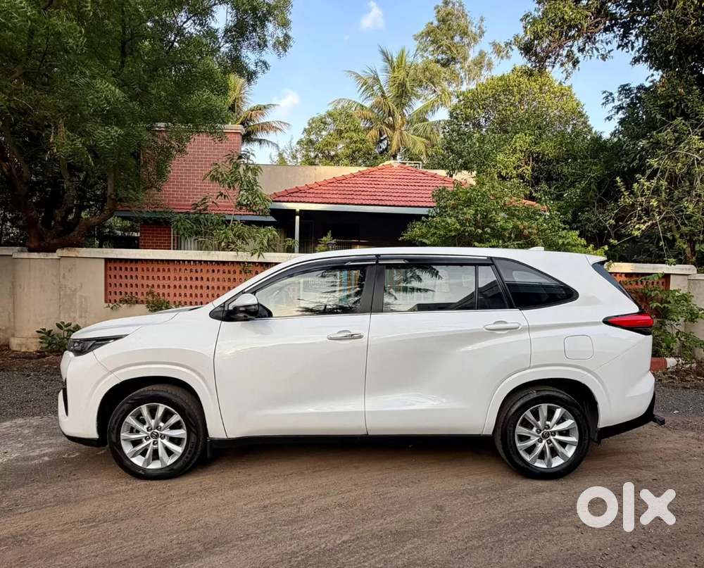 Toyota Innova Hycross 2.0 Vx Hybrid 7 Str, 2023, Petrol