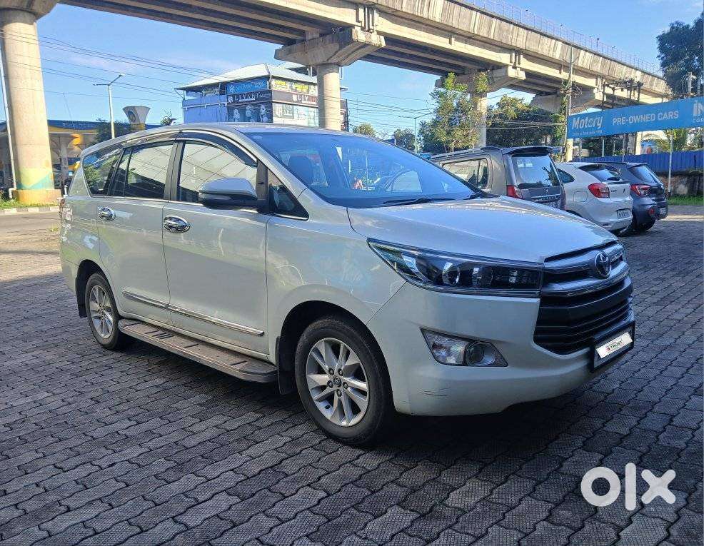 Toyota Innova Crysta 2.4 V, 2016, Diesel