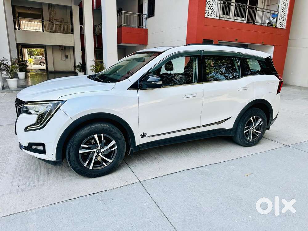 Mahindra Xuv700 2.0 Ax 5 Petrol Mt 7 Str, 2022, Petrol