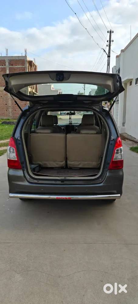 Toyota Innova 2012