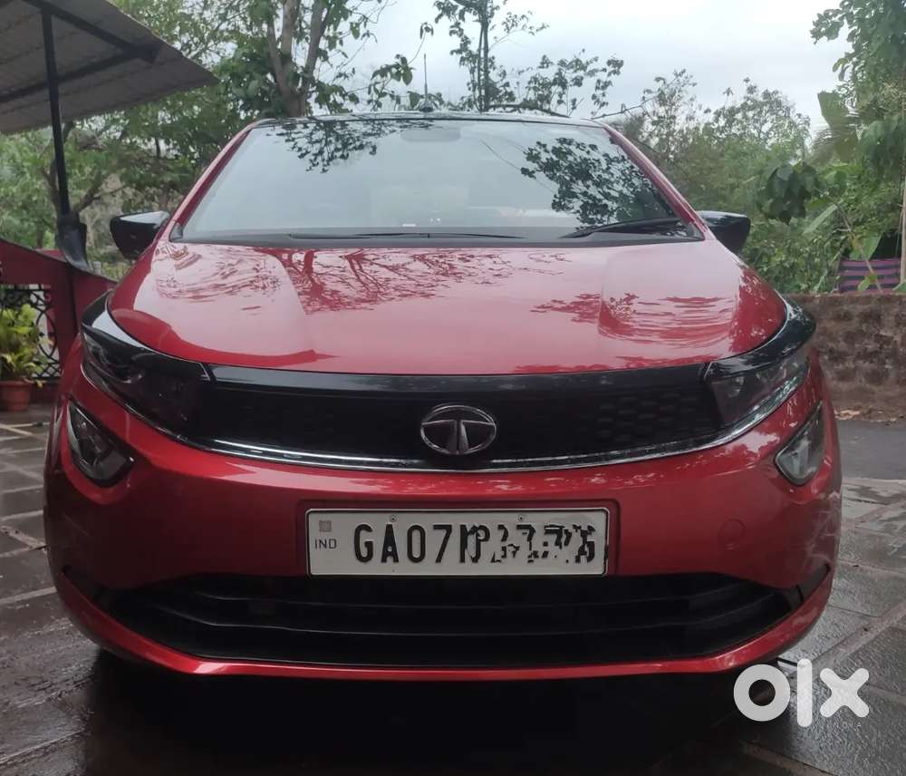 Tata Altroz Xz Plus I Turbo 2022 Downtown Red Colour ( Black Top)