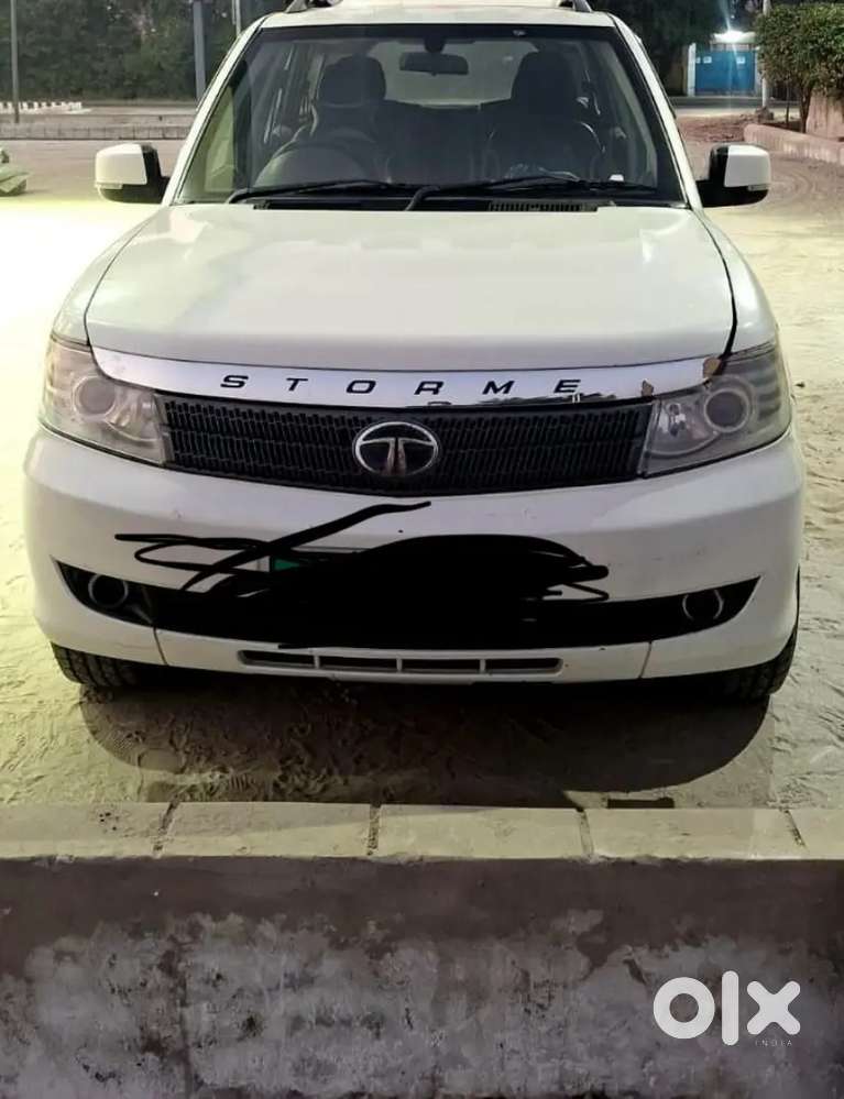 Tata Safari Storme 2015