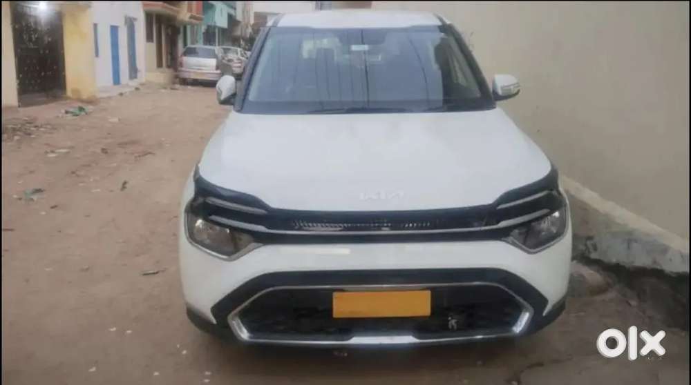 Kia Carens 2023 Petrol Well Maintained