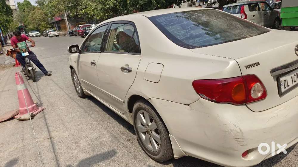 Corolla Altis 2010 , Less Driven Petrol+ Cng