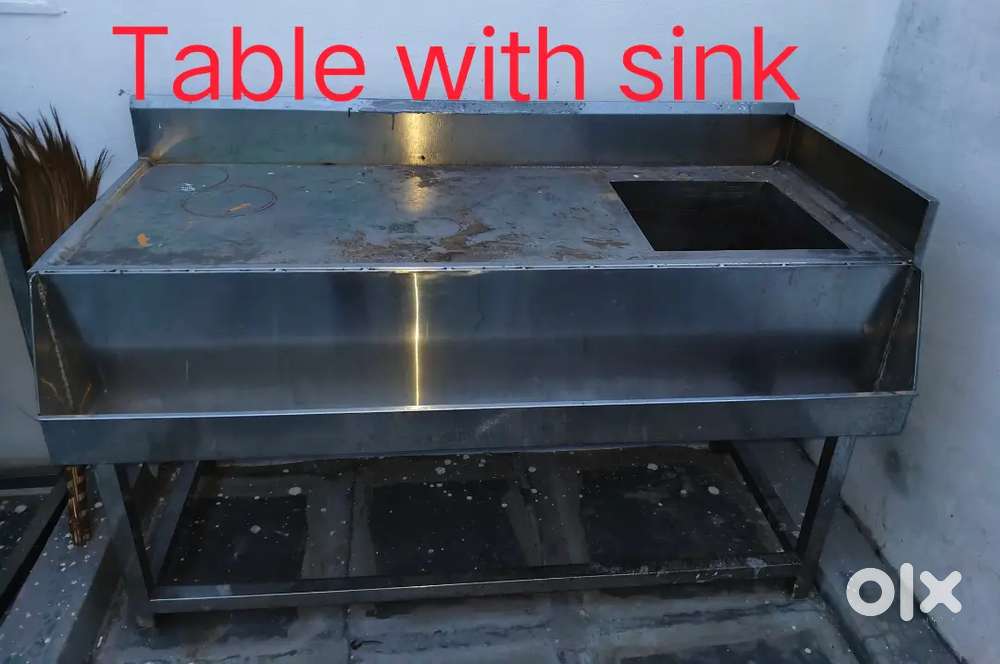 Sink with working table available