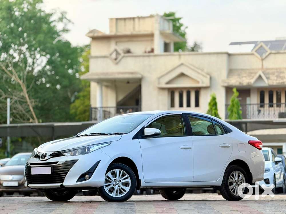 Toyota Yaris V Cvt, 2019, Petrol