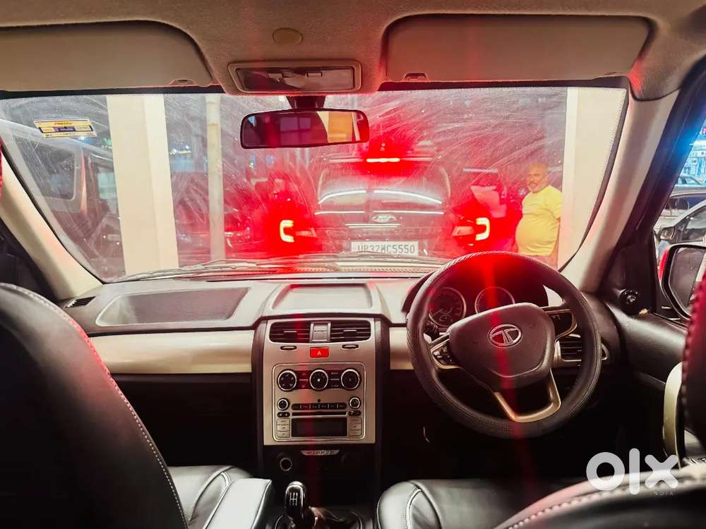 Tata Safari Storme 2015