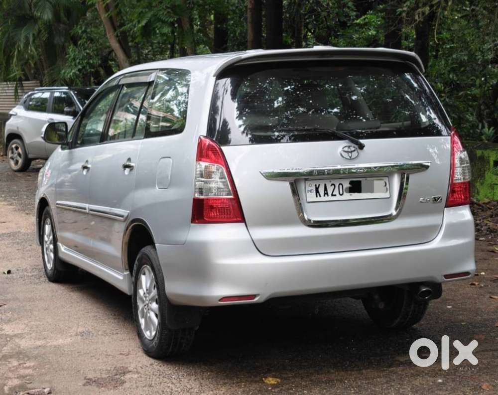 Toyota Innova 2.5 V Diesel 8-seater, 2013, Diesel