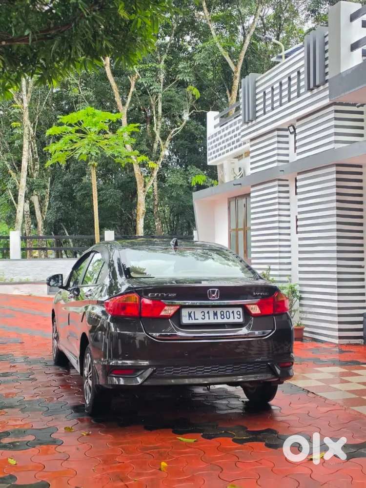 Honda City Petrol Automatic Single Owned Low Km In Showroom Condition