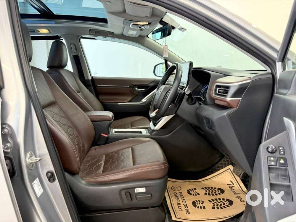 Toyota Innova Hycross 2.0 Zx Hybrid 7 Str, 2023, Petrol