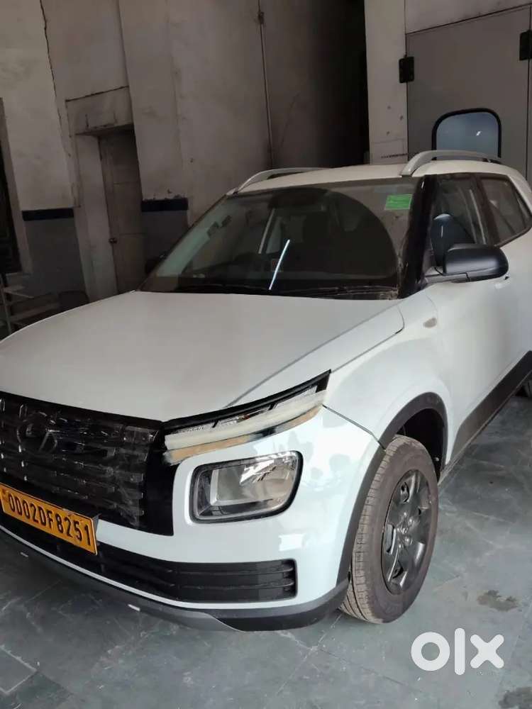 Hyundai Venue 2025 Petrol 10000 Km Driven