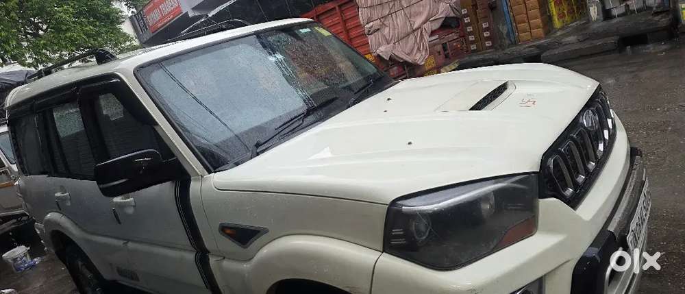 Mahindra Scorpio S 10 2016