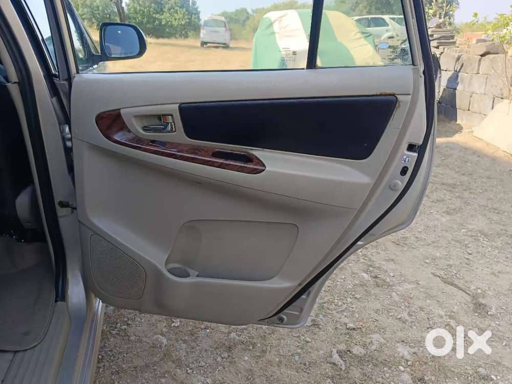 Toyota Innova Petrol 2013 Km Driven