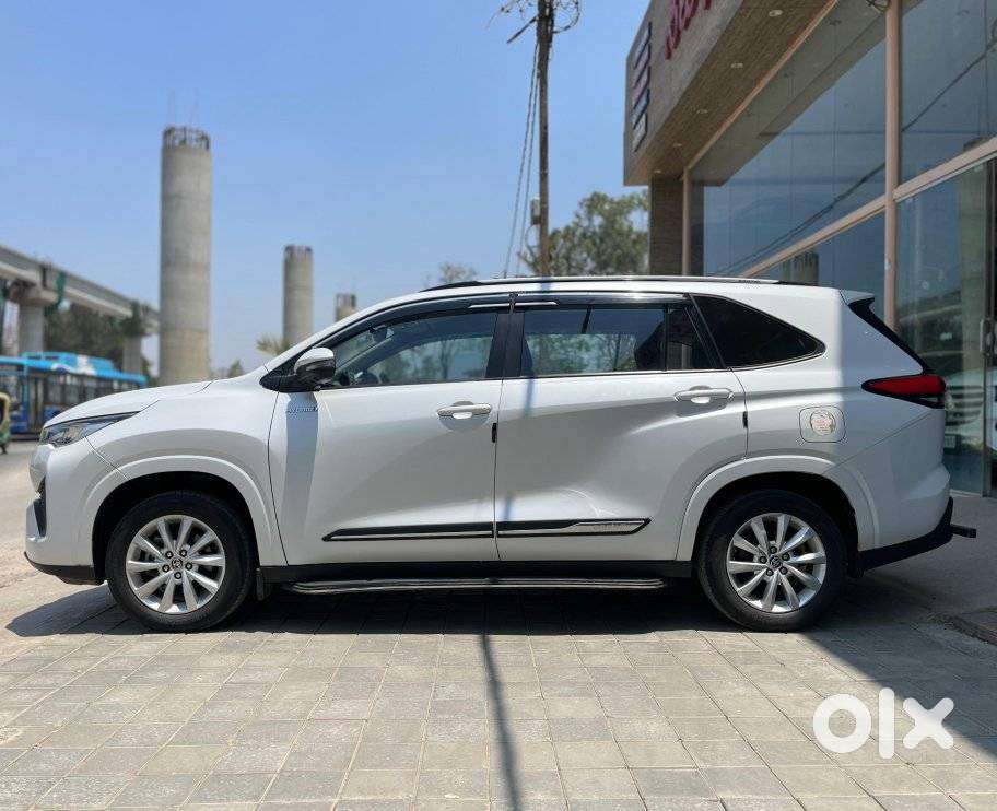 Toyota Innova Hycross 2.0 Vx Hybrid 7 Str, 2023, Petrol