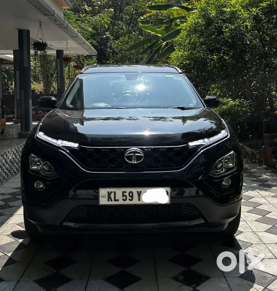 Tata Safari Dark Edition