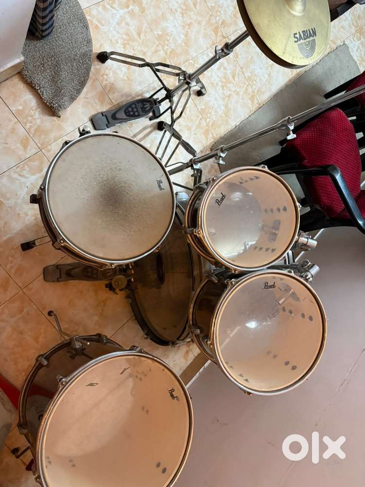 Pearl drum set with sabian cymbals and 2 drum stools
