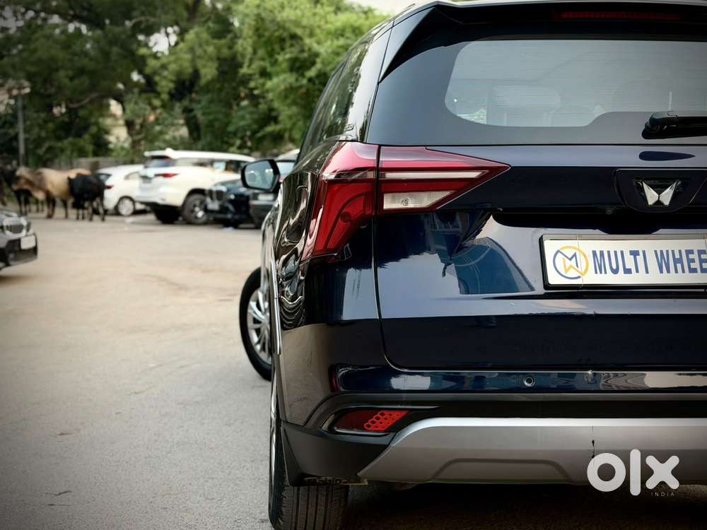 Mahindra Xuv700 Ax 5 Petrol Mt 7 Str (e), 2024