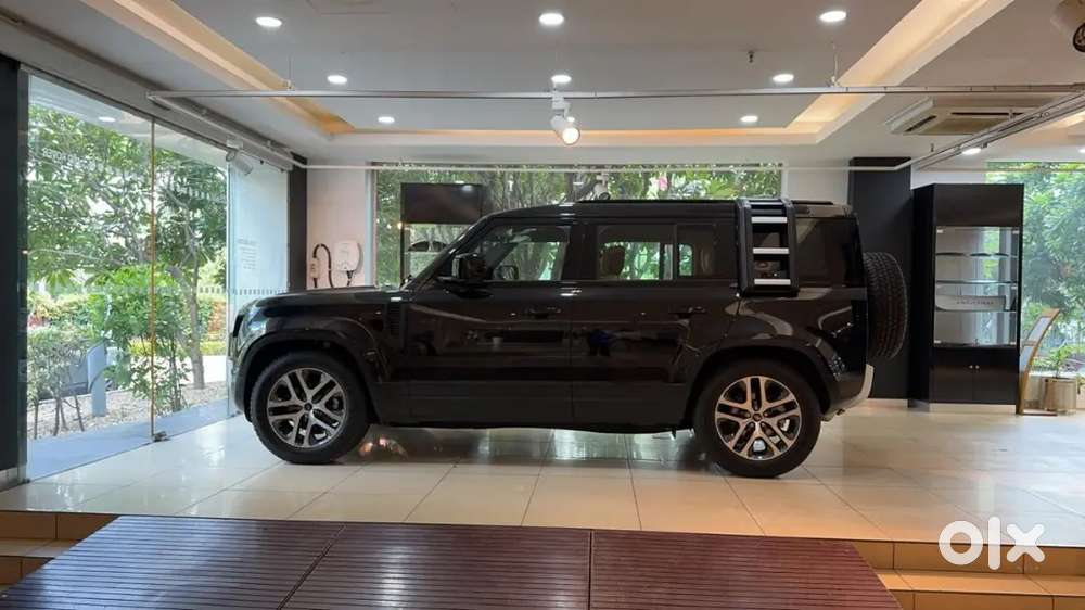 Land Rover Defender 2025 Petrol 22000 Km Driven