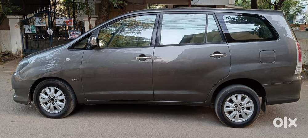 Toyota Innova 2004-2011 2.5 V Diesel 8-seater, 2011, Diesel