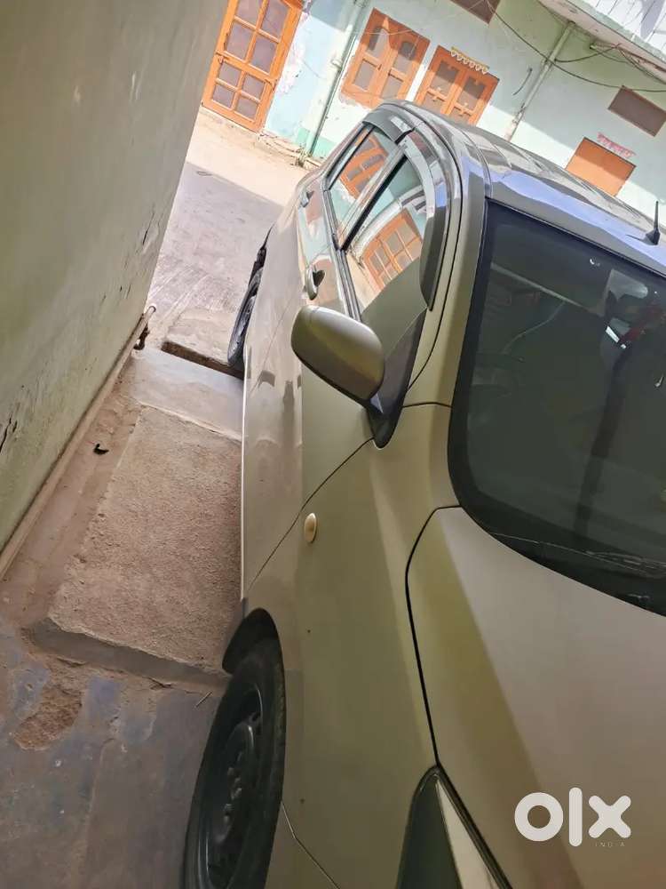 Very Good Condition. 4 Tayer New