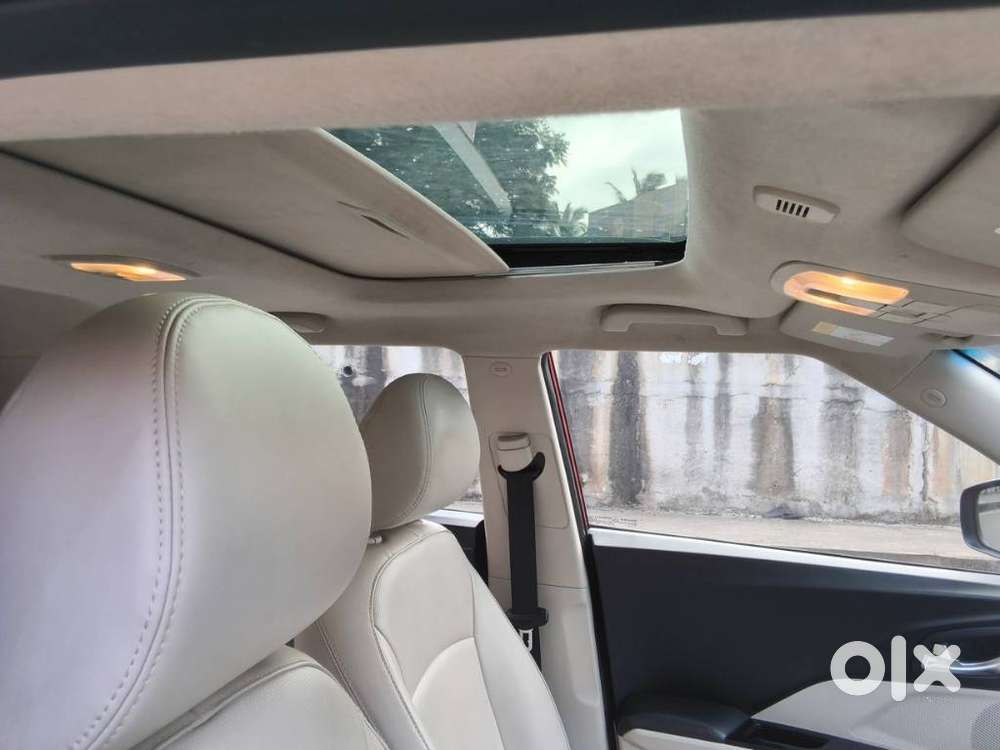 Mahindra Xuv300 1.2 W8 (o) Amt Petrol, 2024, Petrol
